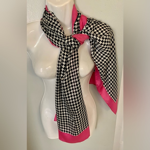 🆕 TANNER Luxury 100% Silk Scarf 60" x 21" Black White Houndstooth Pink EUC - Picture 5 of 5
